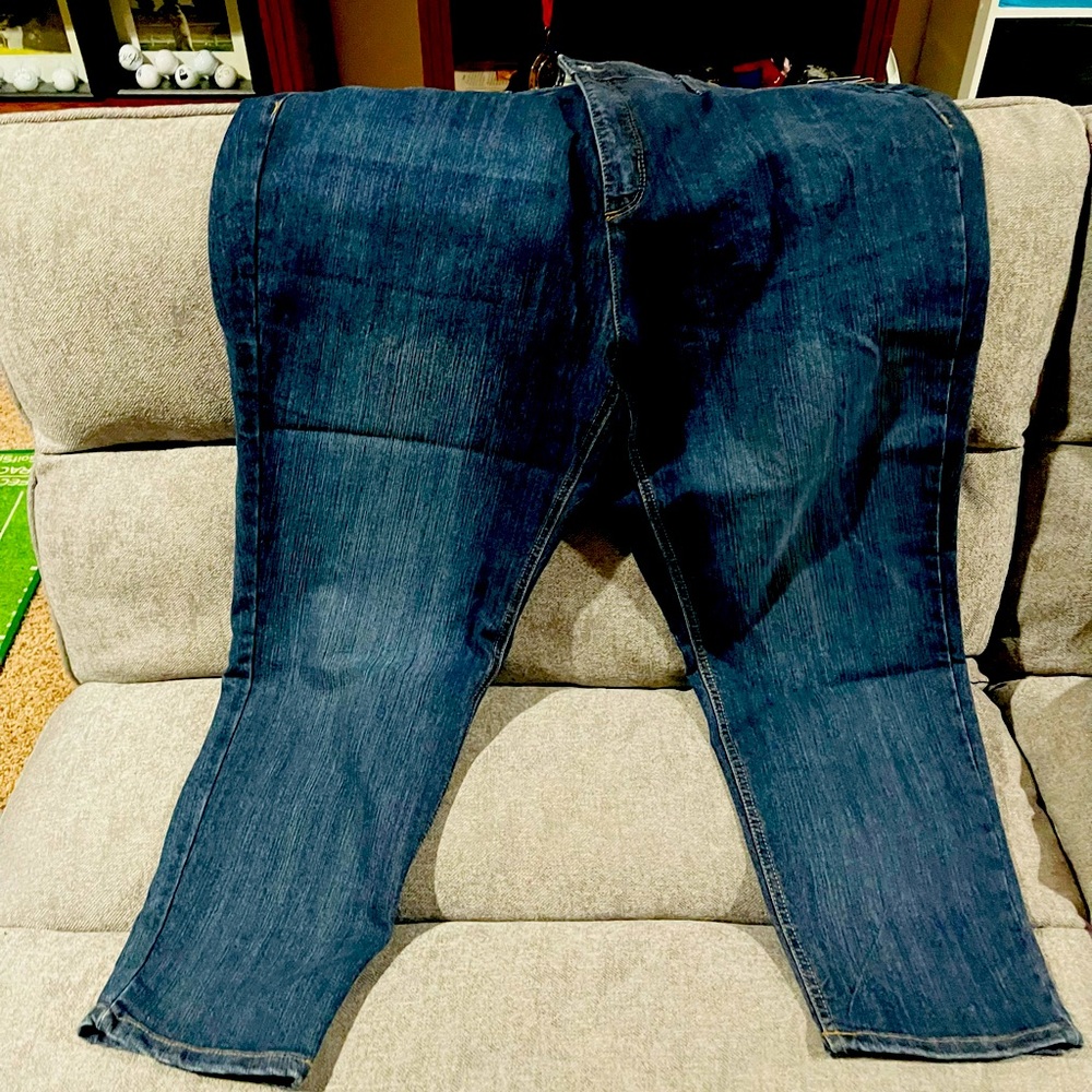 Stretchy plus size jeans with tags